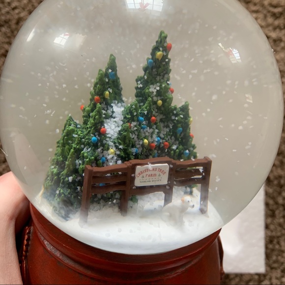 NEW Taylor Swift Snow Globe Christmas Tree Farm - Picture 5 of 14